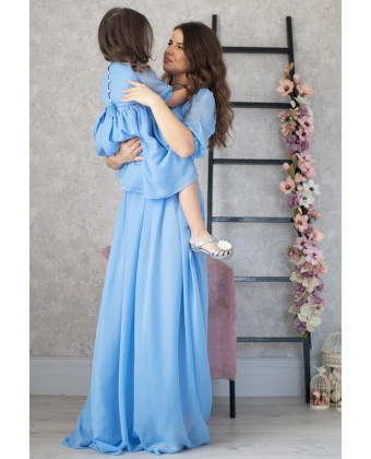 Голубые платья мама и дочка